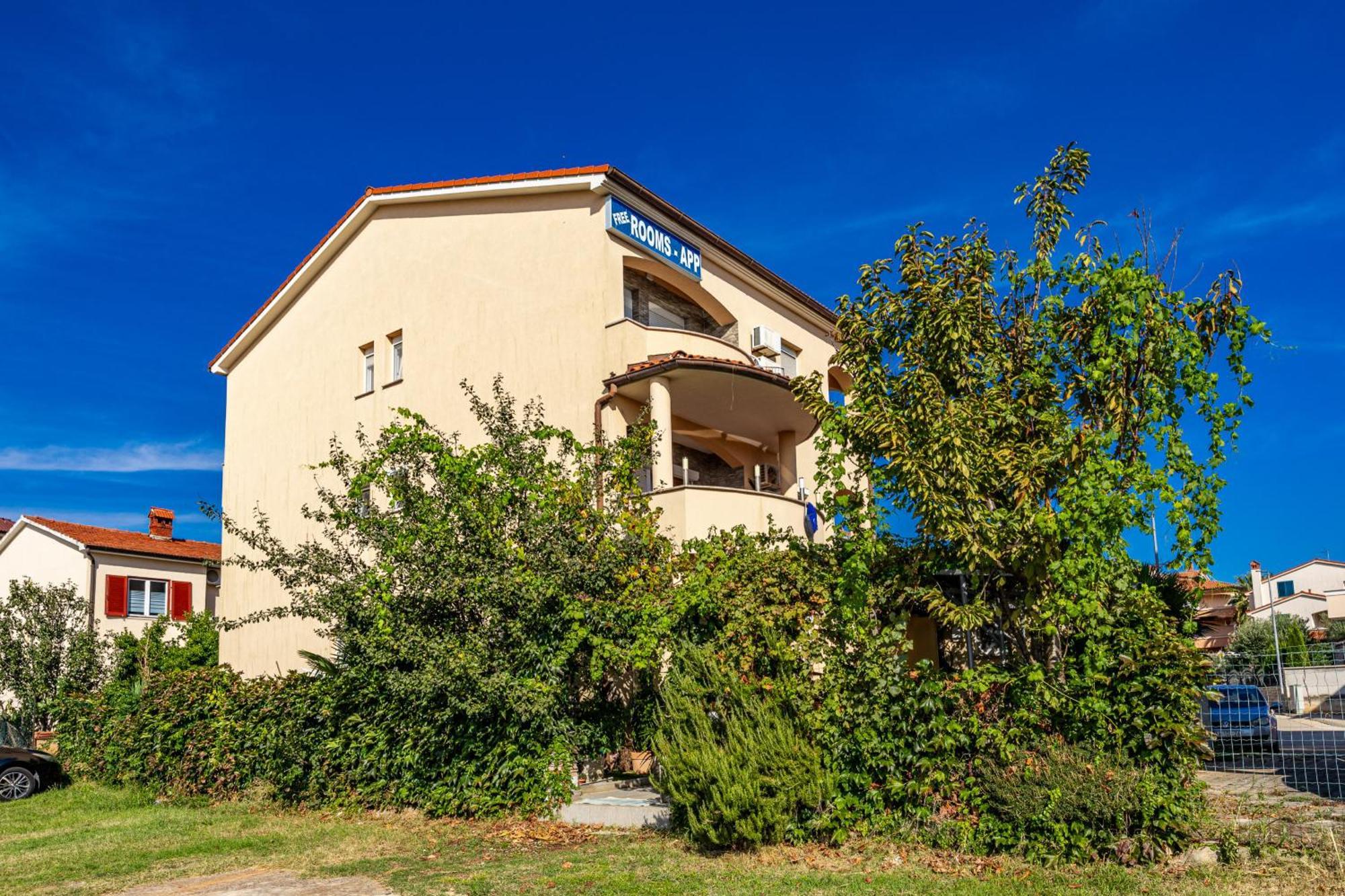 Apartments Mijic Medulin Luaran gambar